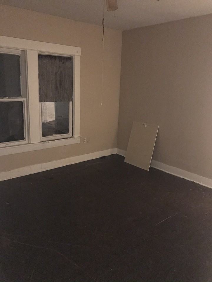 208 N Lumpkin St - Photo 4 of 6