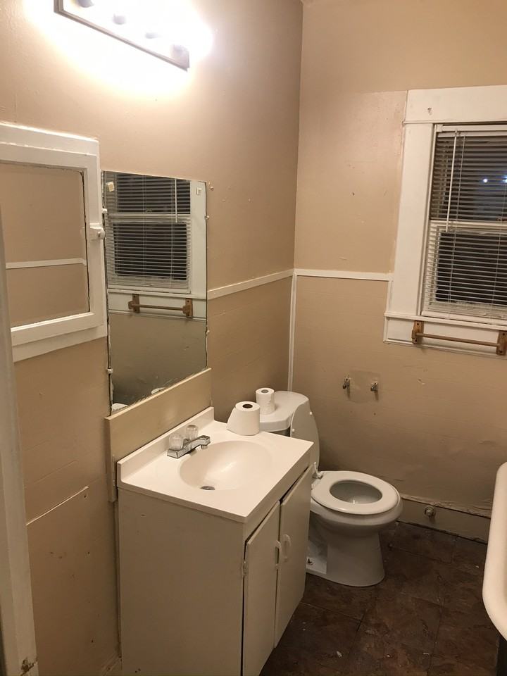 208 N Lumpkin St - Photo 5 of 6