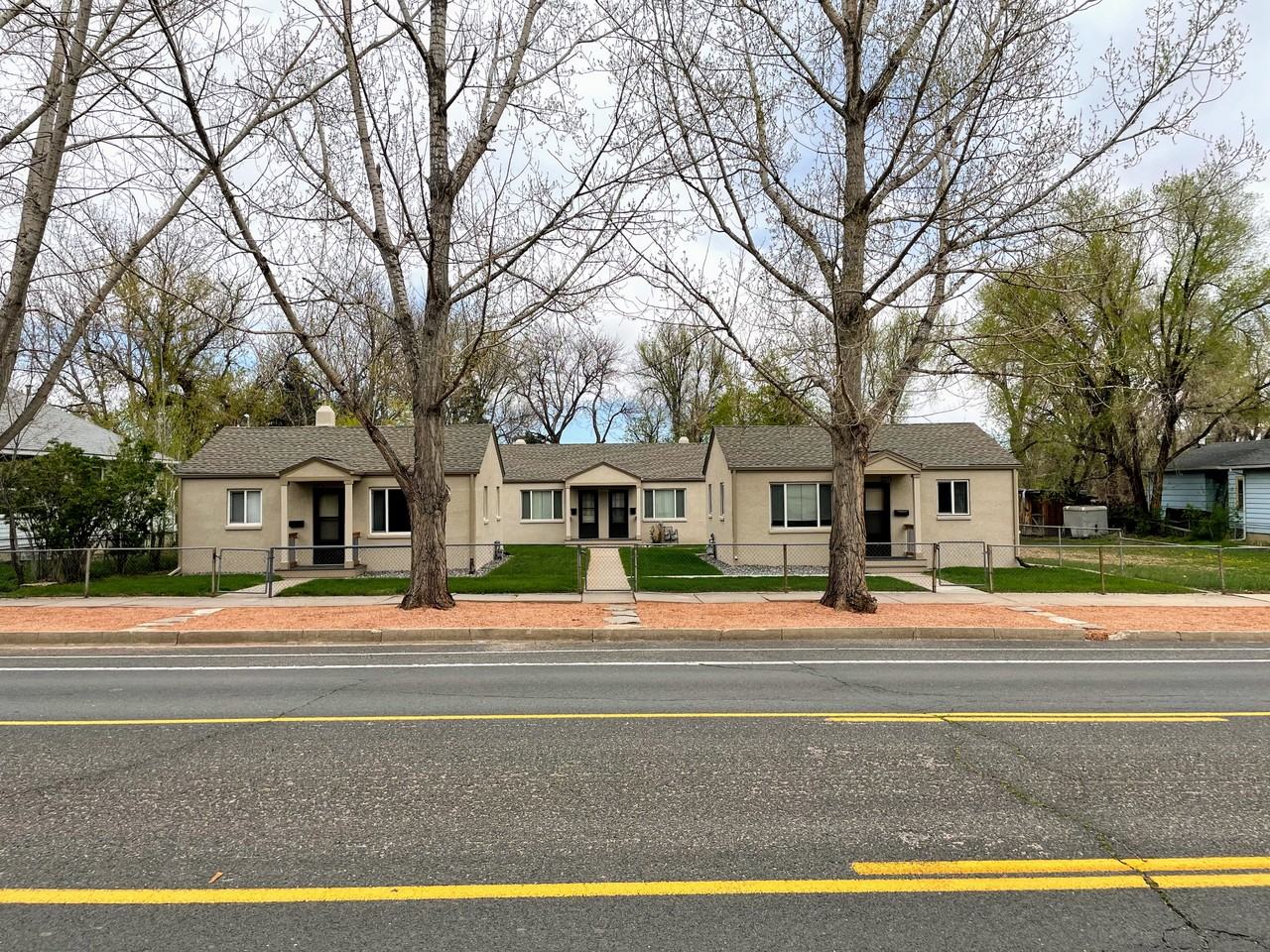 327 N Spruce St - Photo 2 of 16
