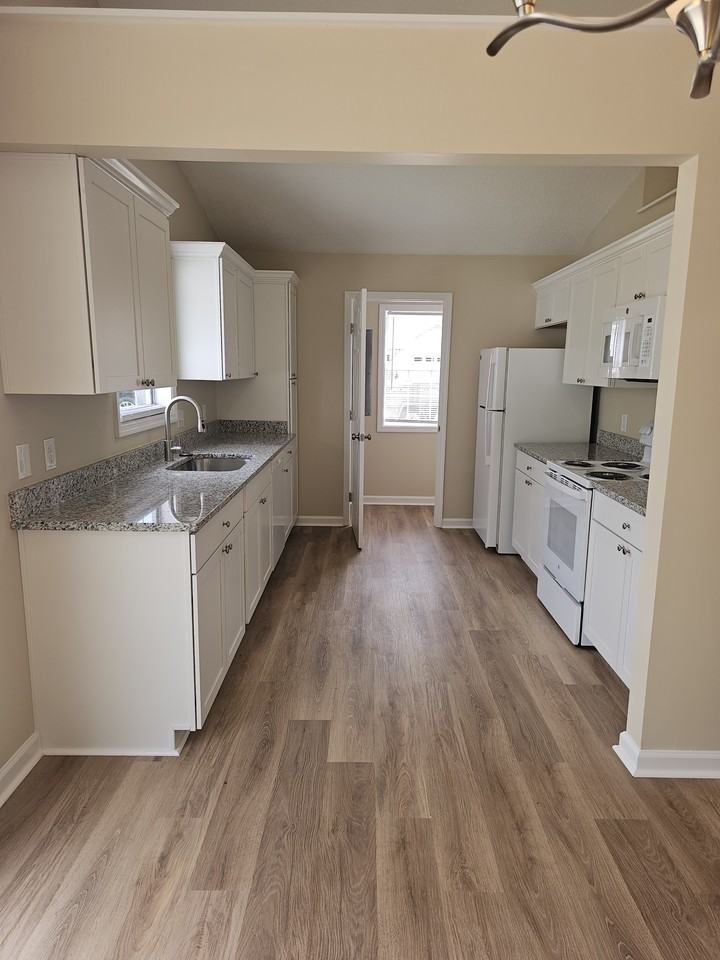 1802 Barberry Dr #1802 - Photo 5 of 13