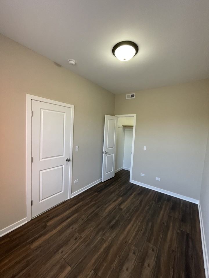 122 S Central Ave #2 - Photo 7 of 8