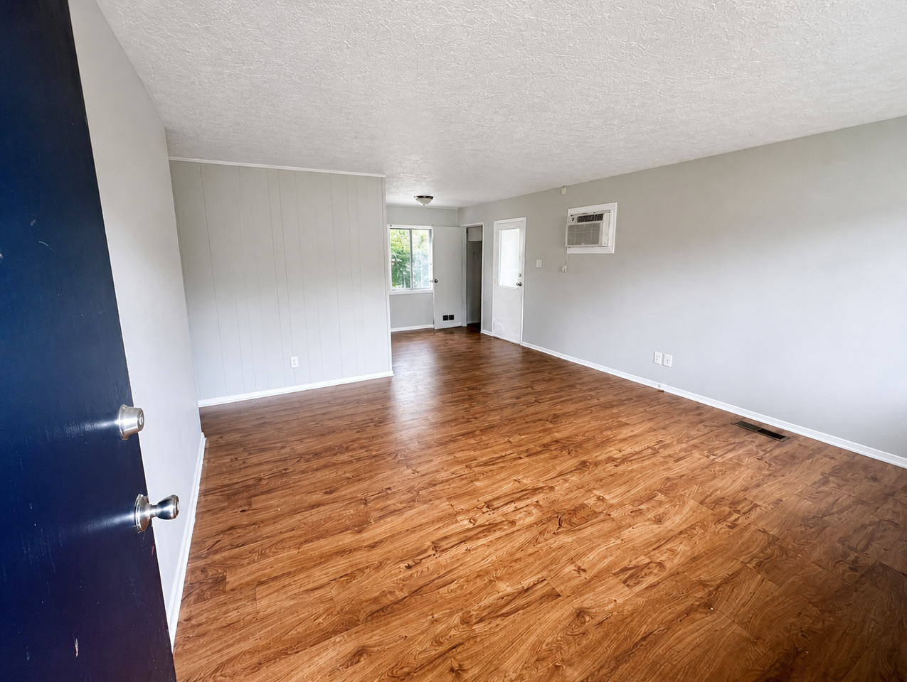 5602 Glencoe St - Photo 3 of 12