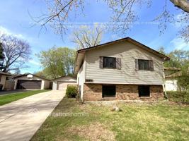 featured image of 979 44 1/2 Ave Ne