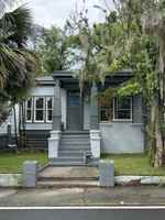 featured image of 726 W Victory Dr