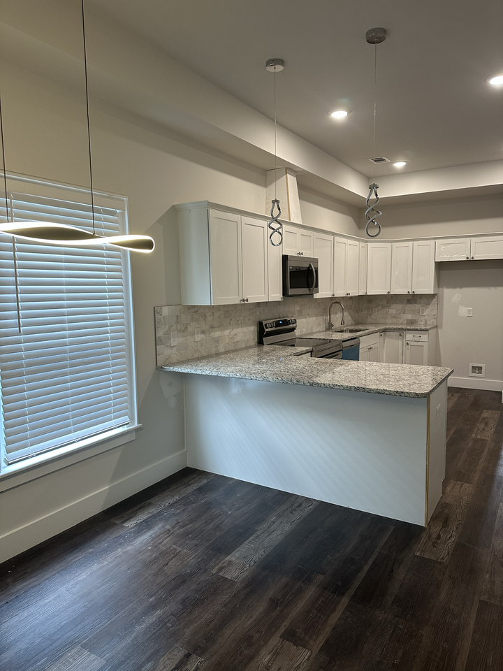 726 W Victory Dr - Photo 6 of 13