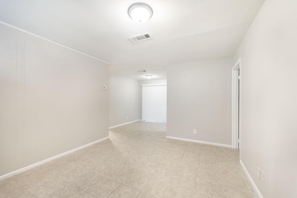 705 American Blvd - Photo 4 of 18