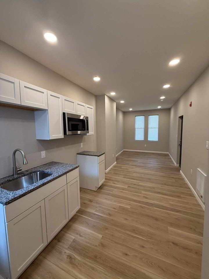 145 N Farson St #1F - Photo 2 of 6
