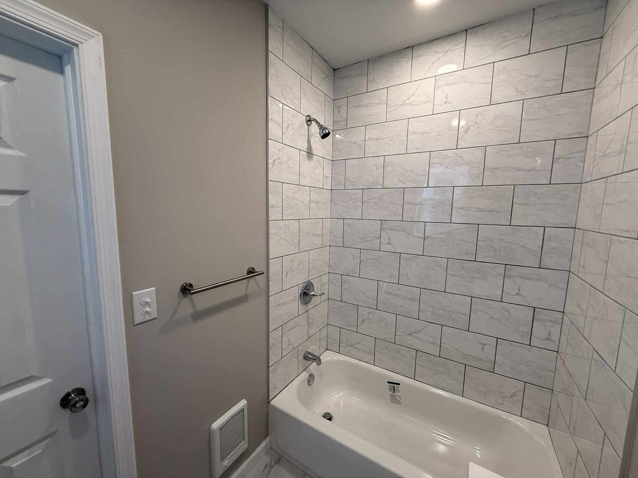 145 N Farson St #1F - Photo 6 of 6