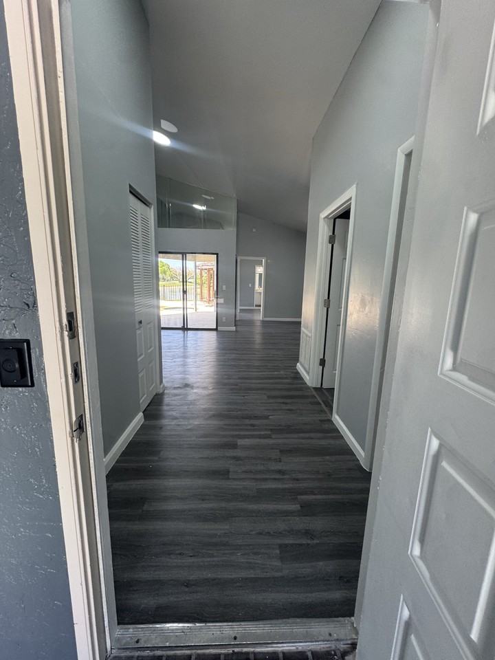 22545 Sawfish Ter - Photo 7 of 20