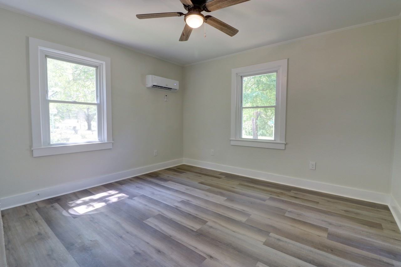 403 S Hampton St - Photo 6 of 7
