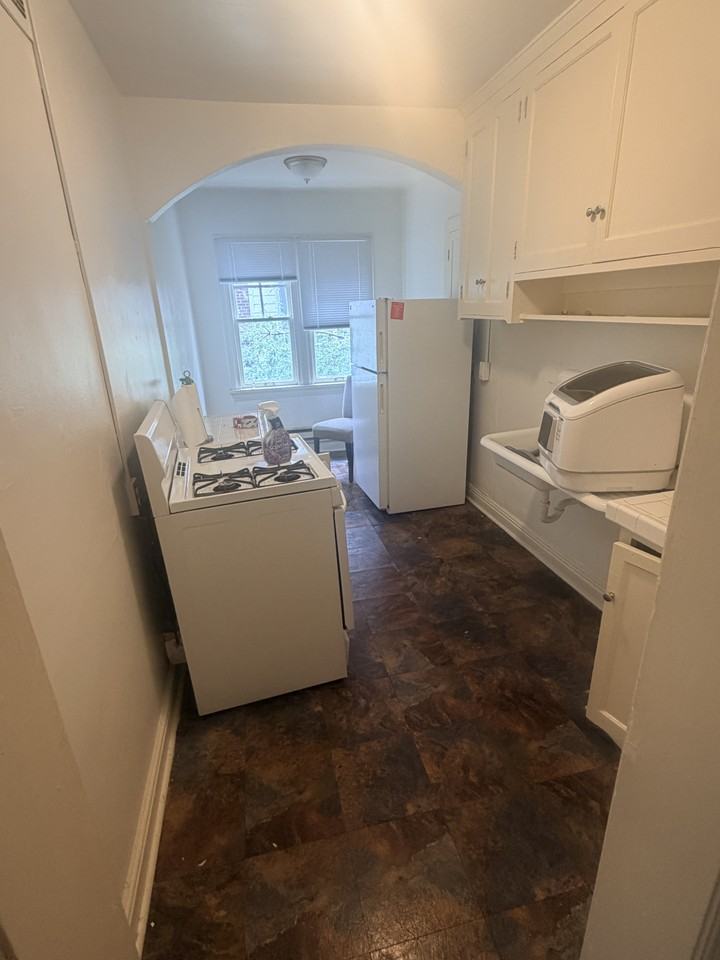 1275 N Washington St #10 - Photo 3 of 13