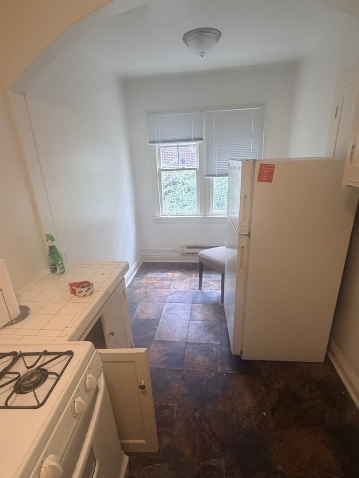 1275 N Washington St #10 - Photo 5 of 13