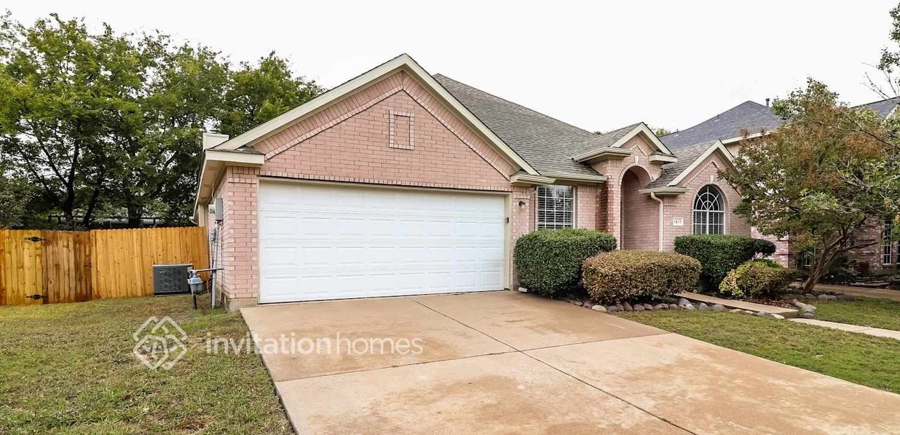 1617 Churchill Ln - Photo 2 of 21