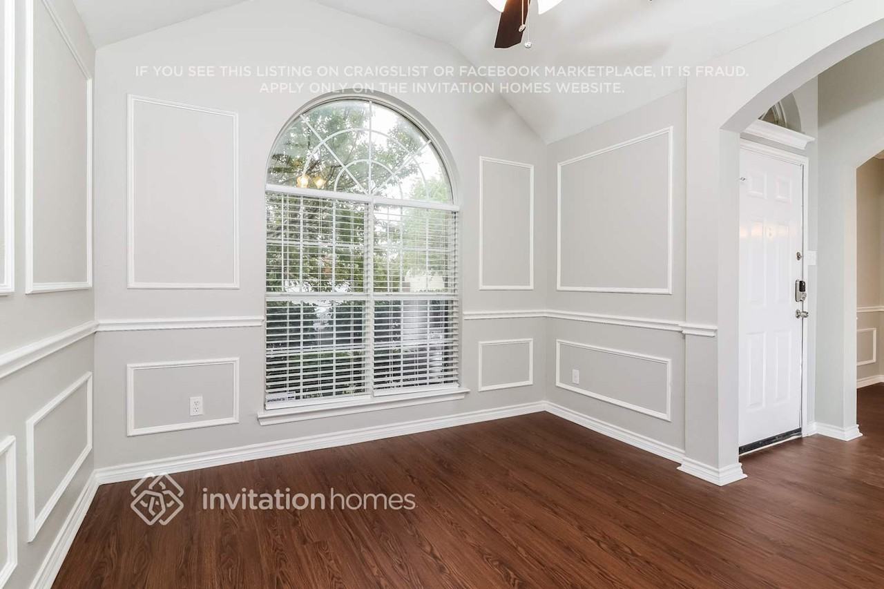 1617 Churchill Ln - Photo 4 of 21