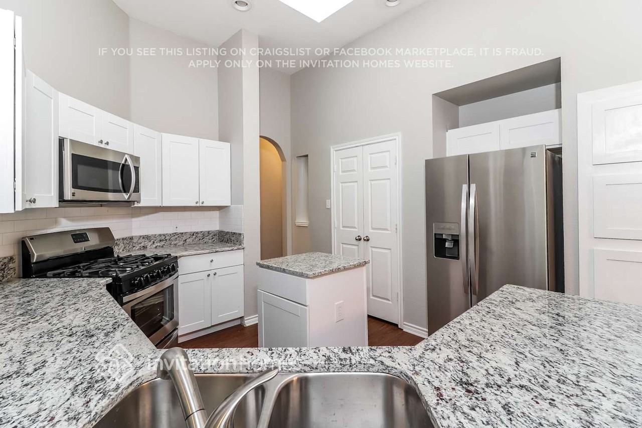 1617 Churchill Ln - Photo 7 of 21
