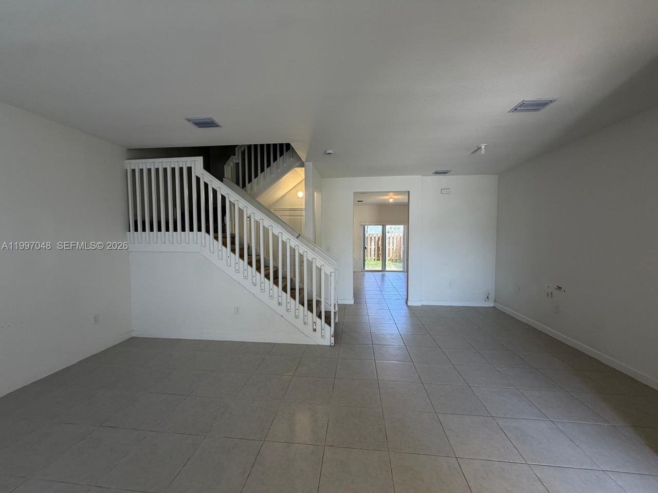 2659 Se 28th Dr - Photo 2 of 20