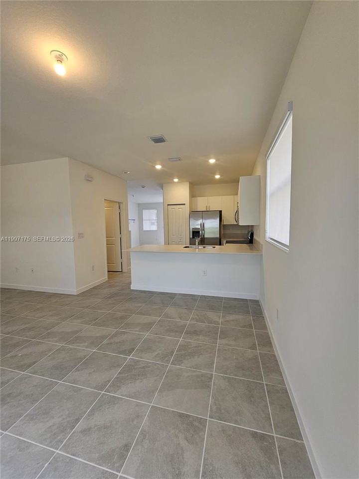 2739 Se 25th Ave #2739 - Photo 3 of 26