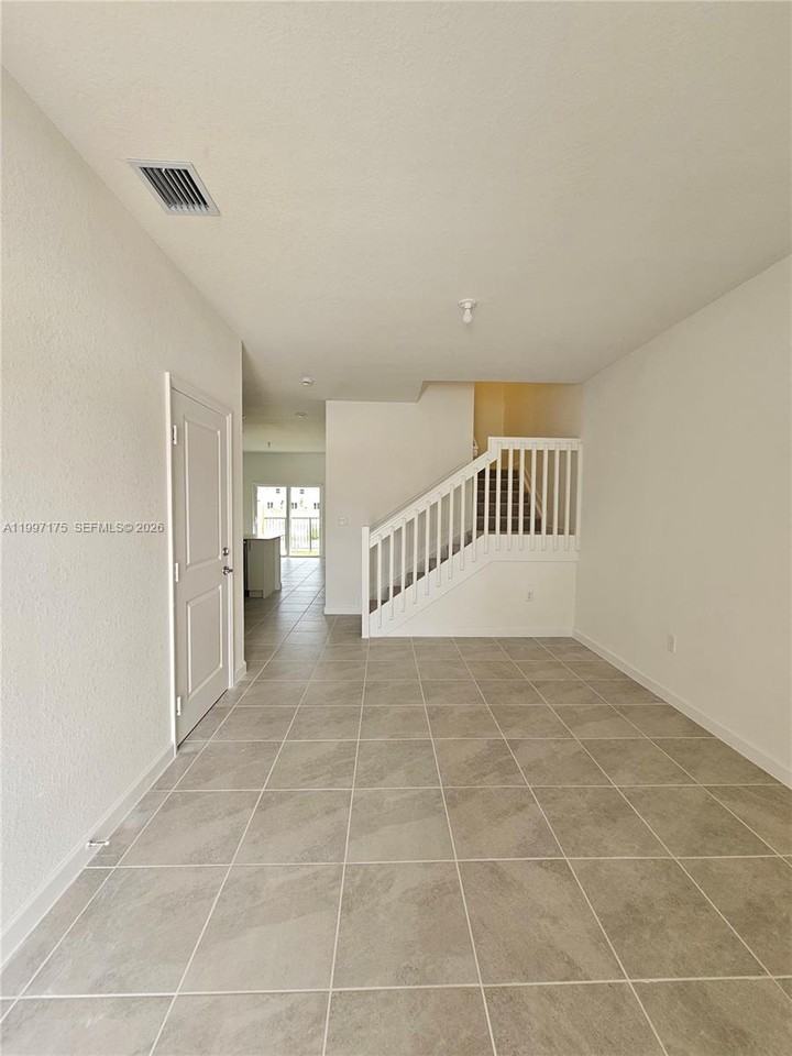 2739 Se 25th Ave #2739 - Photo 4 of 26