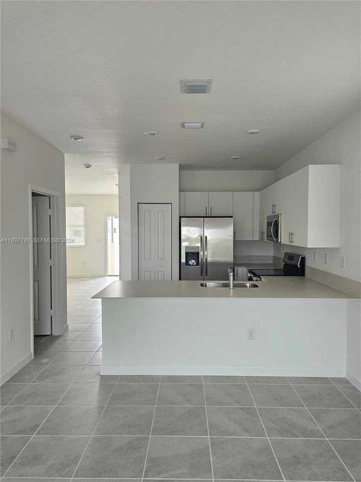 2739 Se 25th Ave #2739 - Photo 5 of 26