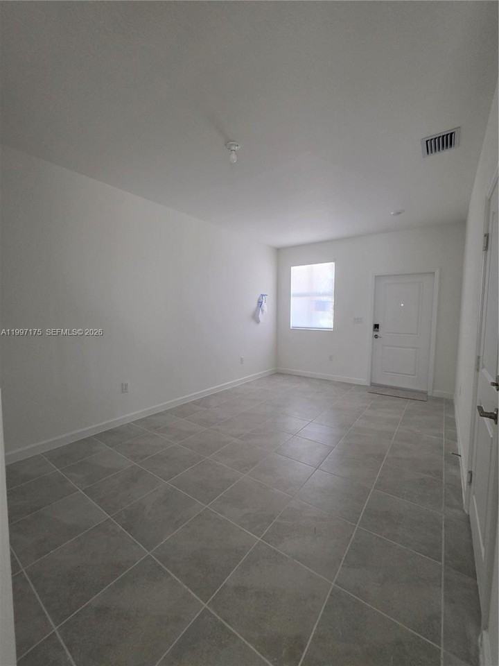 2739 Se 25th Ave #2739 - Photo 7 of 26
