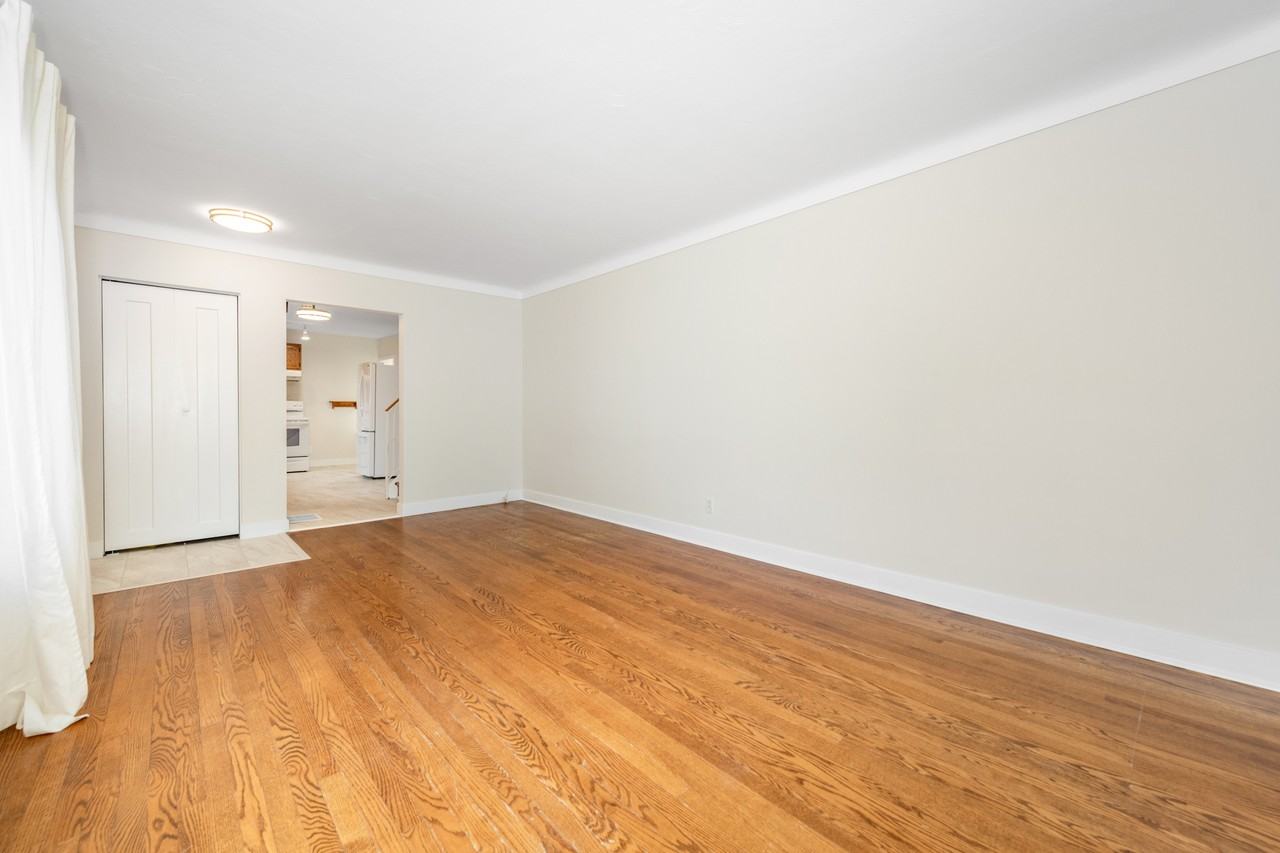 9 Kirkstall Avenue - Photo 6 of 34