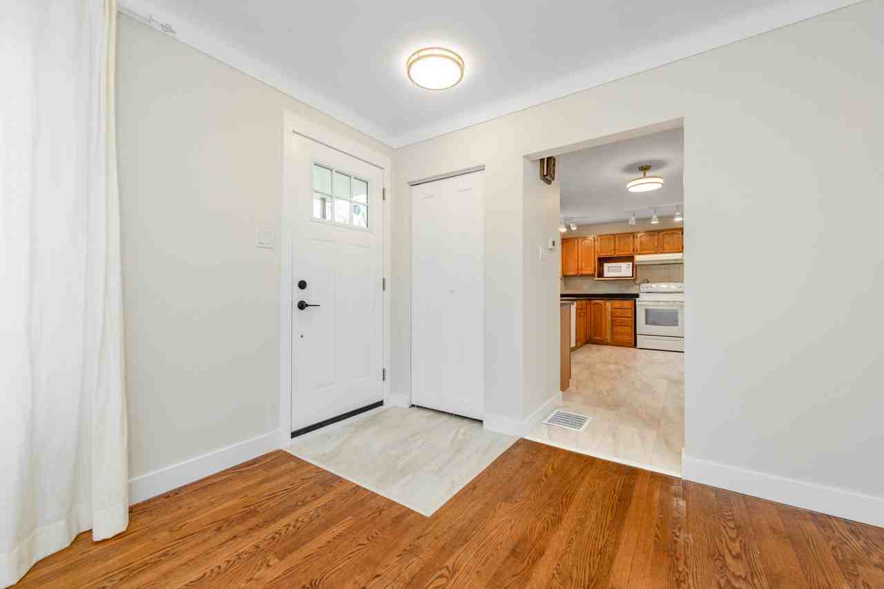 9 Kirkstall Avenue - Photo 3 of 34