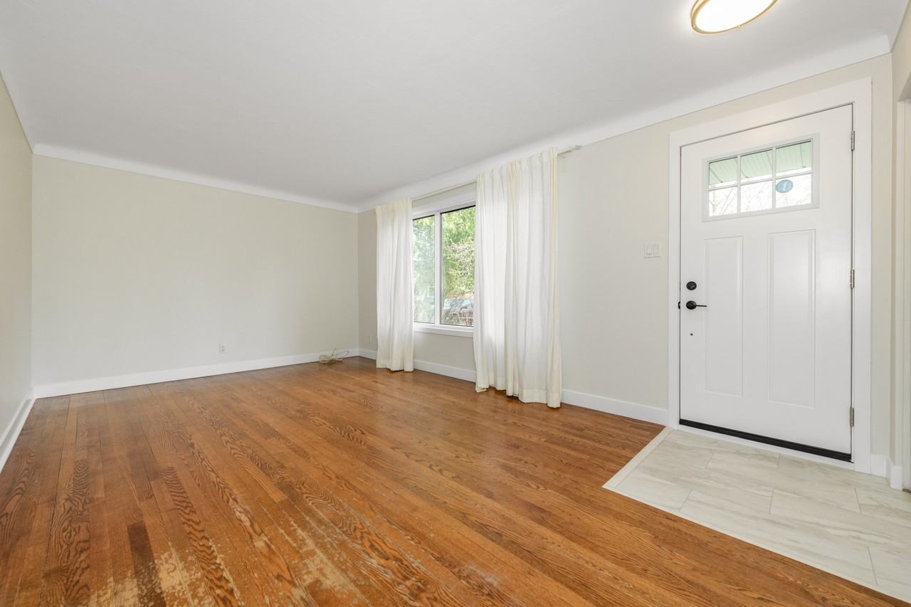 9 Kirkstall Avenue - Photo 4 of 34