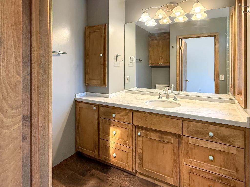 820 W Victoria St - Photo 4 of 10