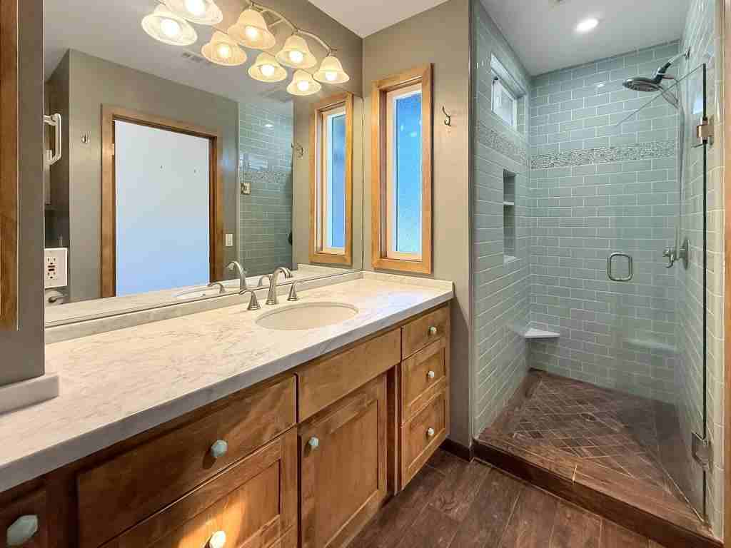 820 W Victoria St - Photo 5 of 10