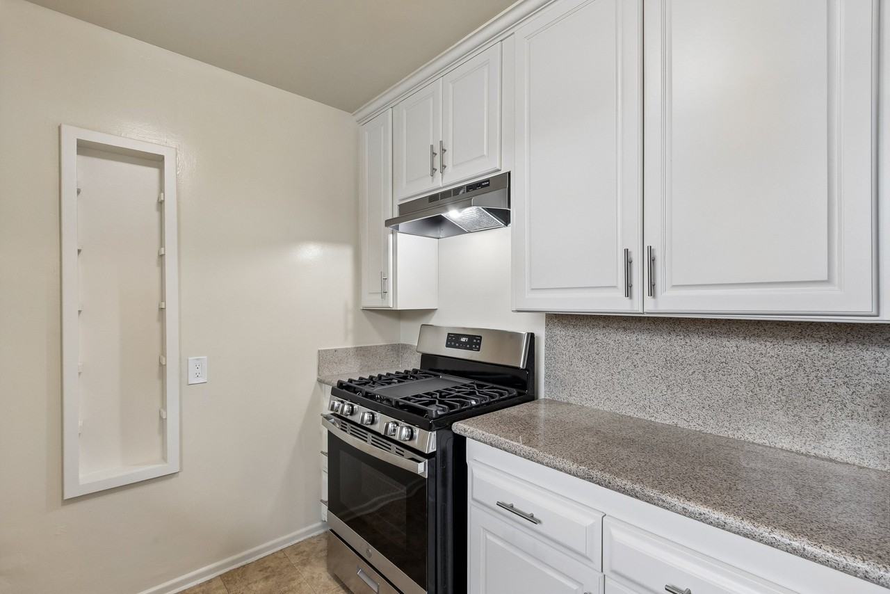 5227 Knowlton Street - Photo 6 of 19