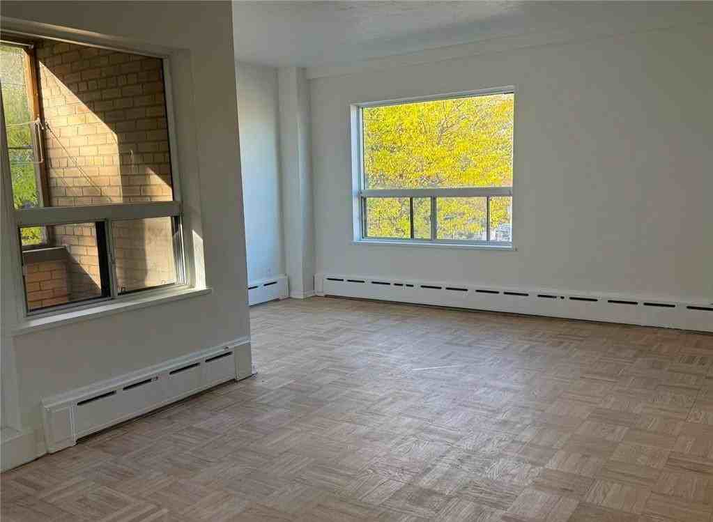 325A James Street South #301 - Photo 2 of 6