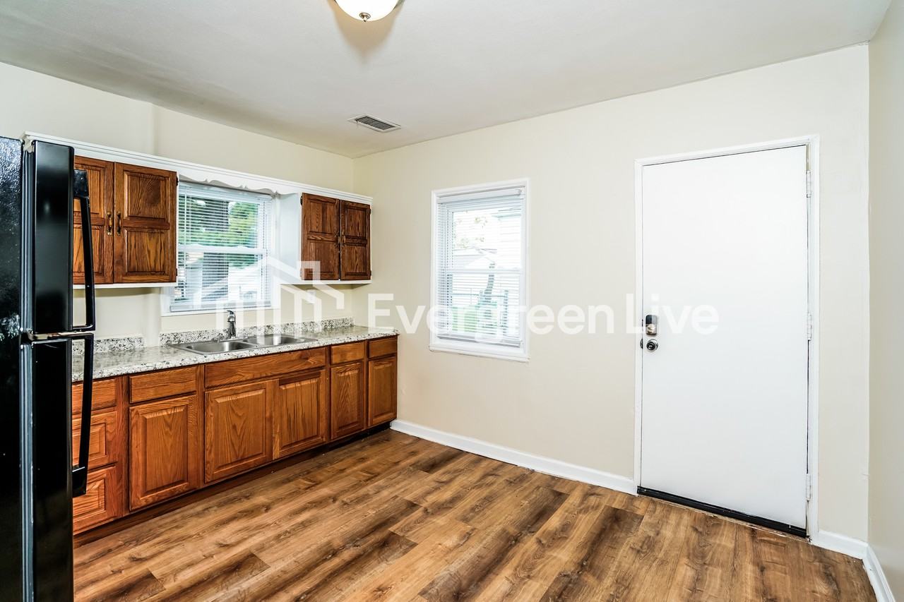 3532 N 77th St - Photo 4 of 15