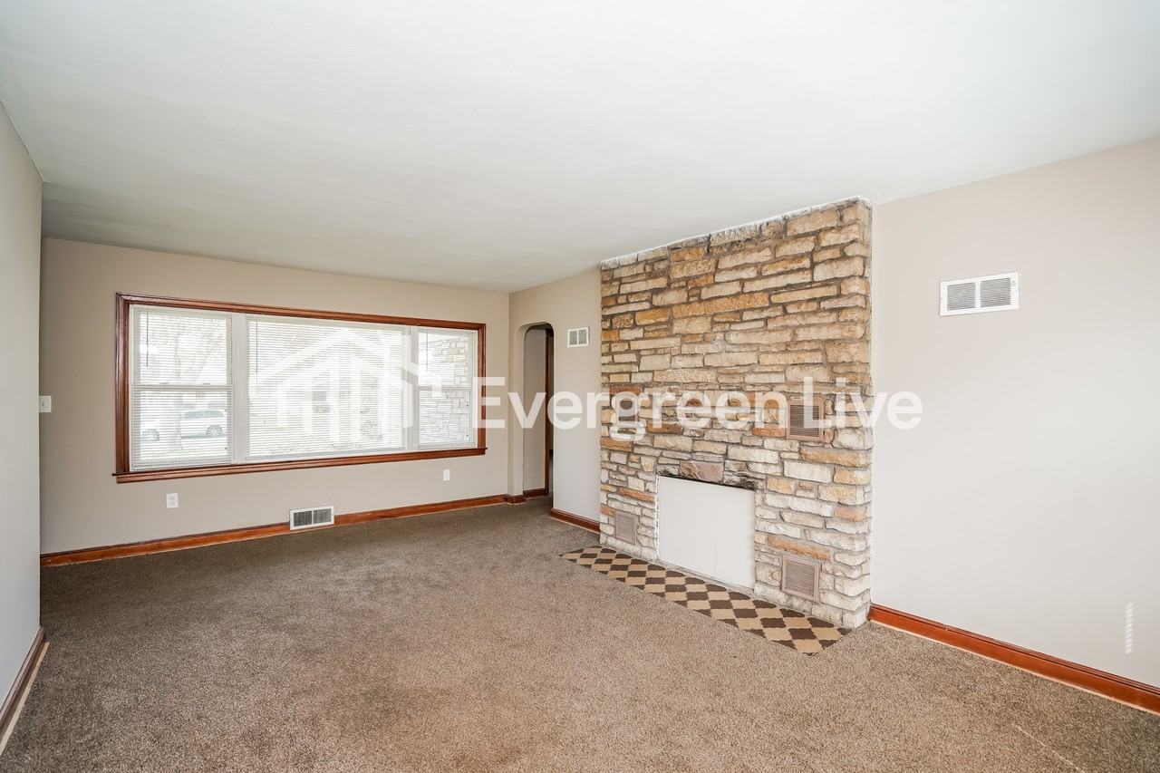 5708 N 74th St - Photo 3 of 15