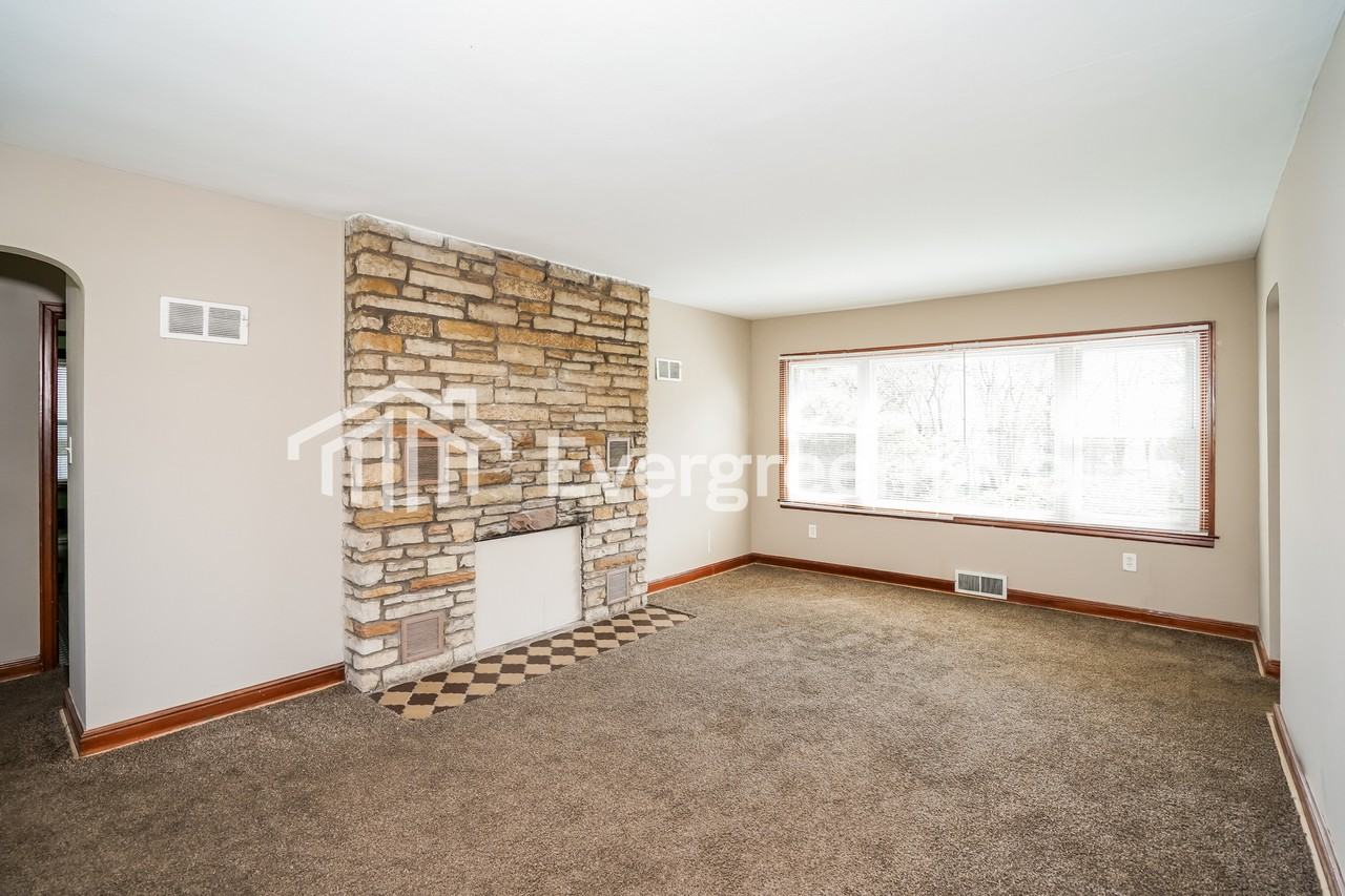 5708 N 74th St - Photo 4 of 15