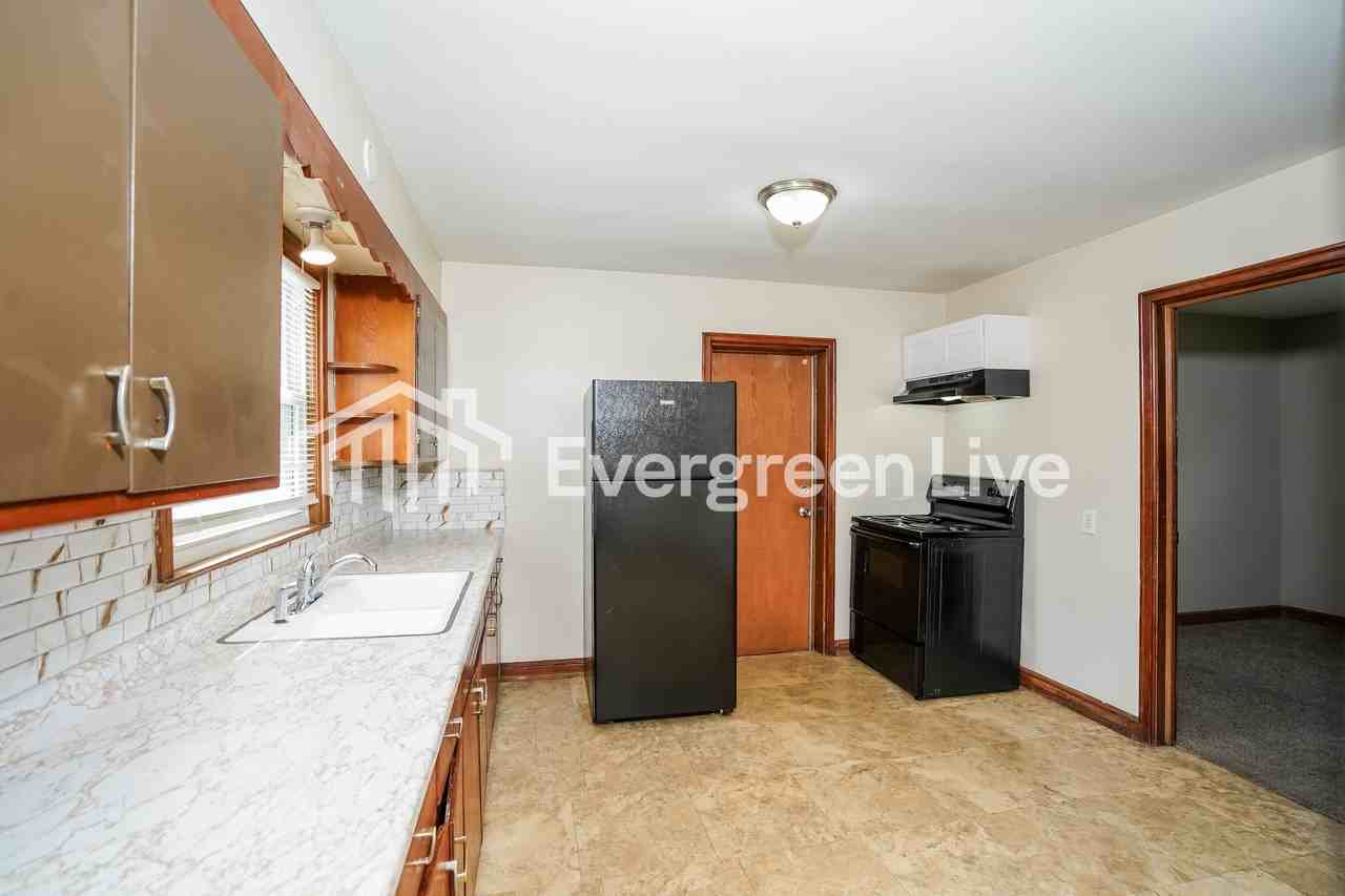 5708 N 74th St - Photo 5 of 15