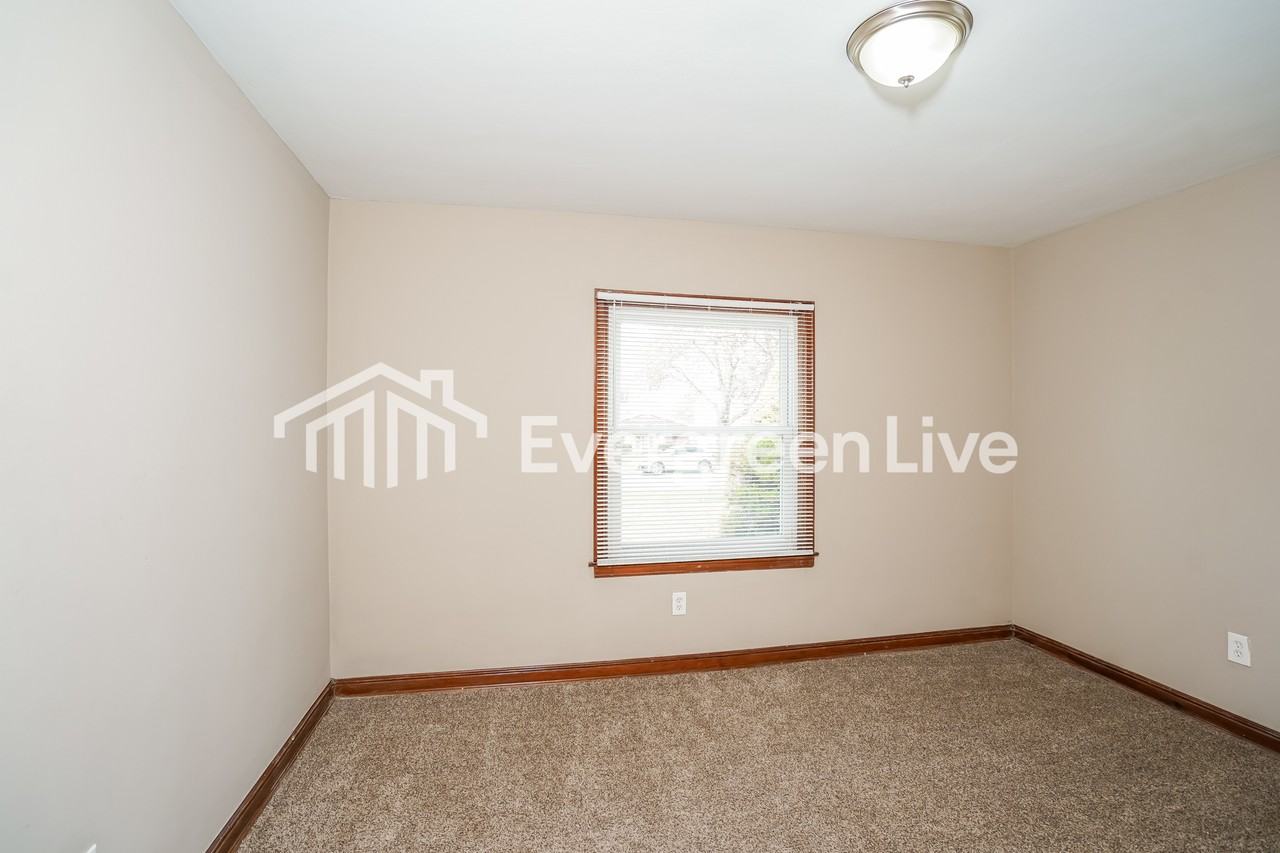 5708 N 74th St - Photo 6 of 15