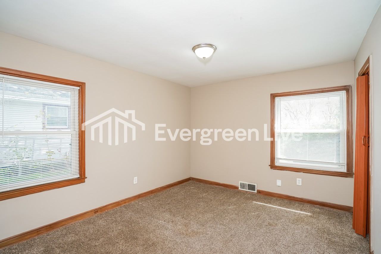 5708 N 74th St - Photo 7 of 15