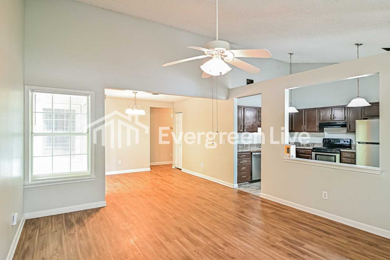 200 Greenlake Dr - Photo 2 of 15