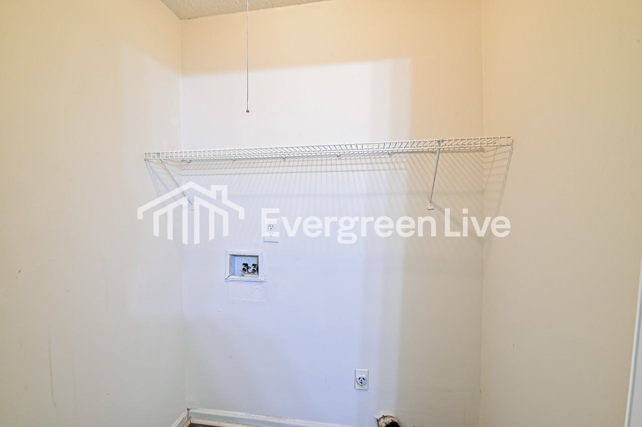 200 Greenlake Dr - Photo 6 of 15
