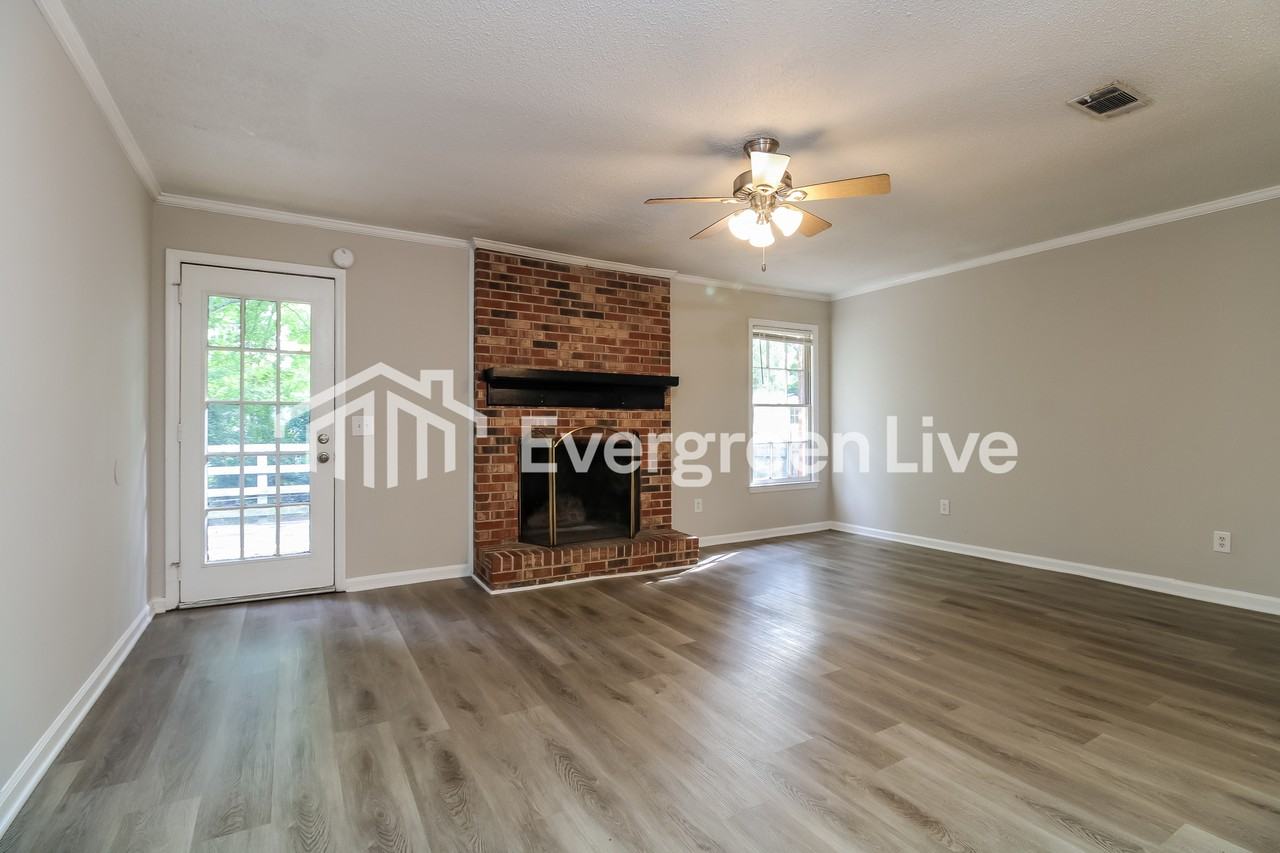 448 Parlock Rd - Photo 2 of 15