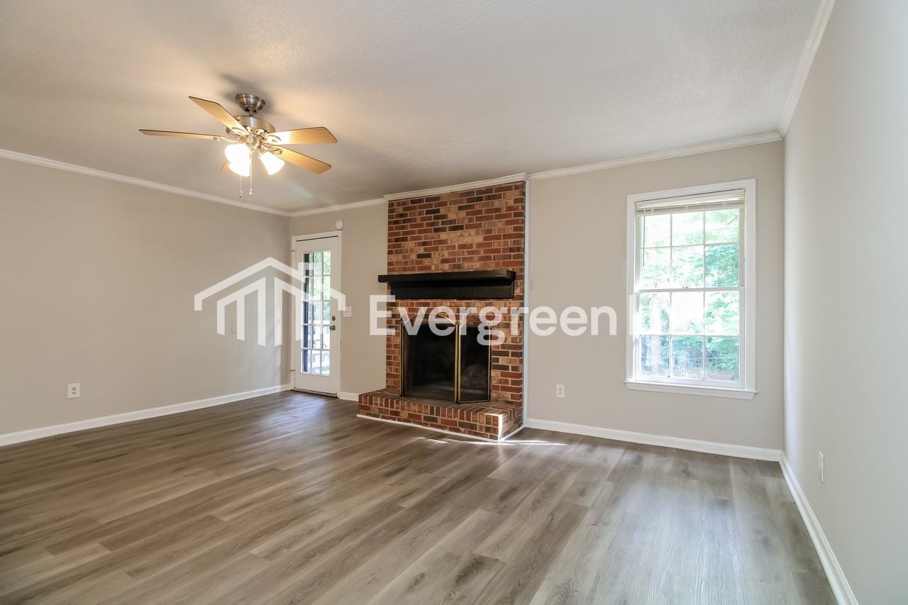 448 Parlock Rd - Photo 3 of 15