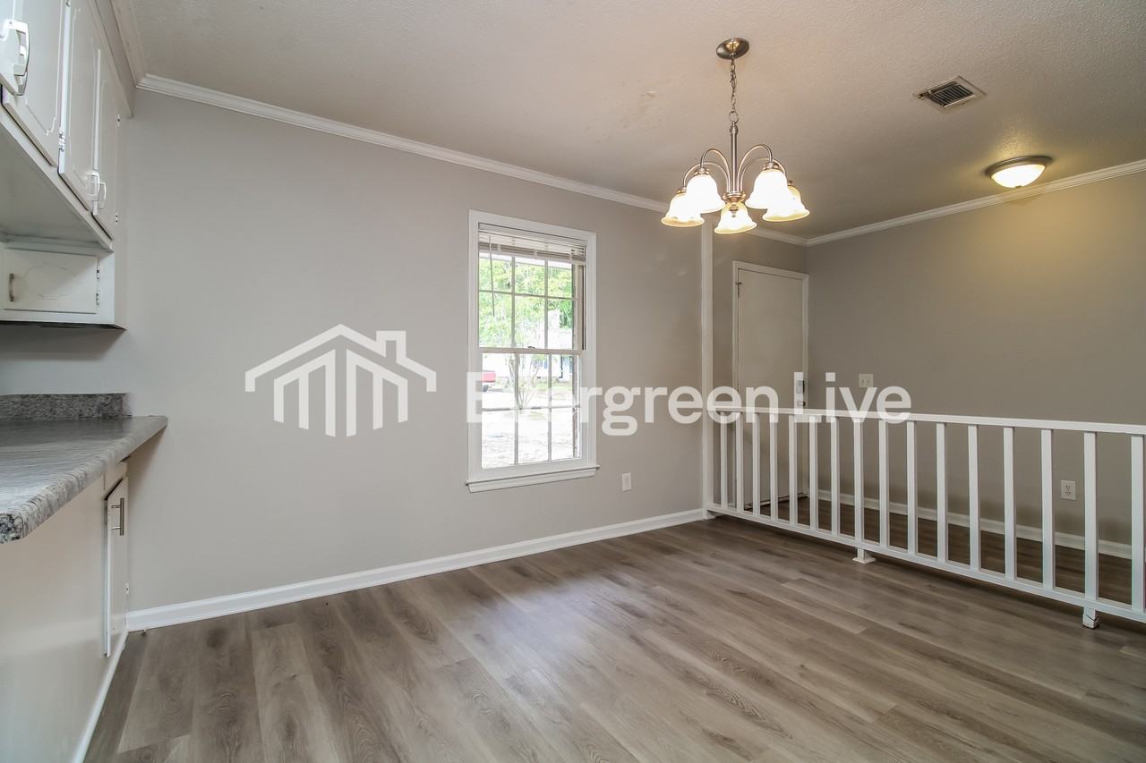 448 Parlock Rd - Photo 4 of 15