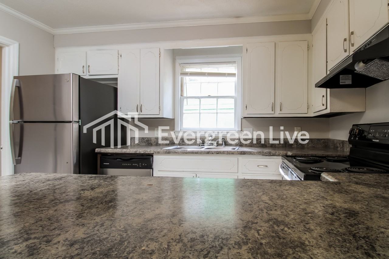 448 Parlock Rd - Photo 5 of 15