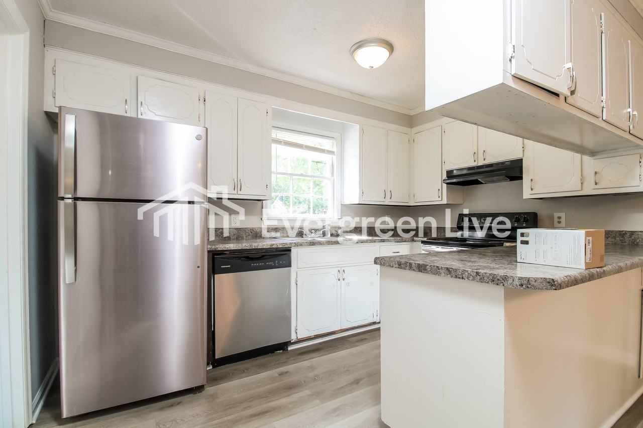 448 Parlock Rd - Photo 6 of 15