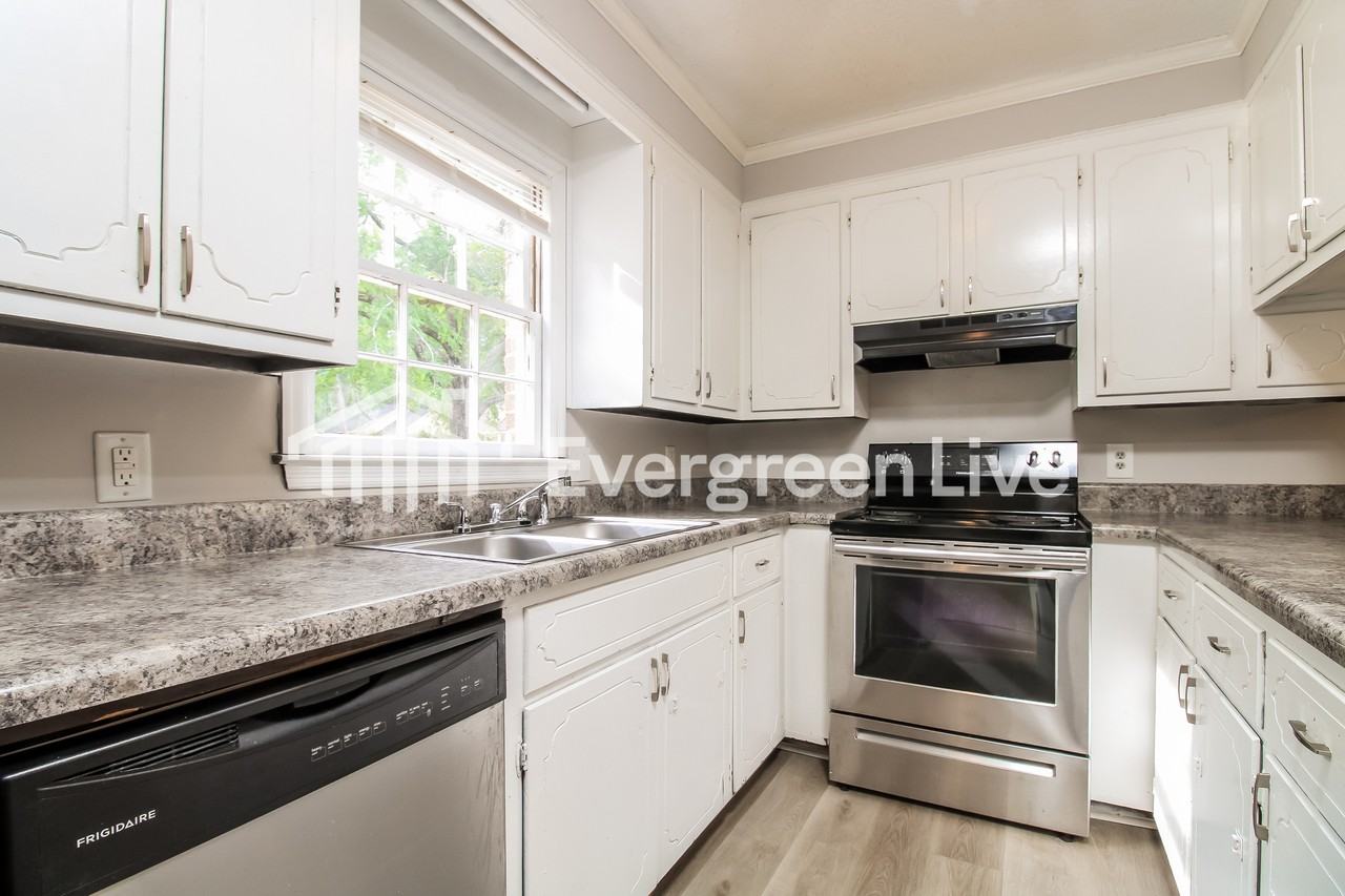 448 Parlock Rd - Photo 7 of 15