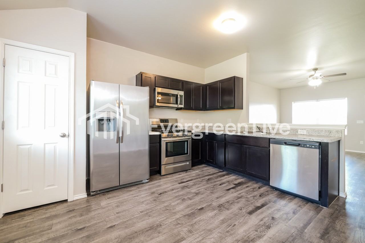10748 Sw 23rd Pl - Photo 4 of 15