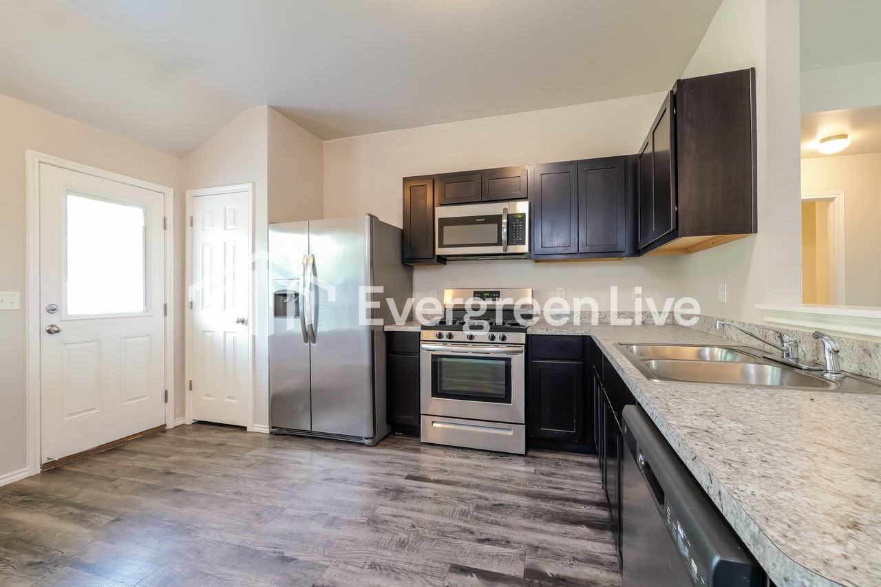 10748 Sw 23rd Pl - Photo 5 of 15