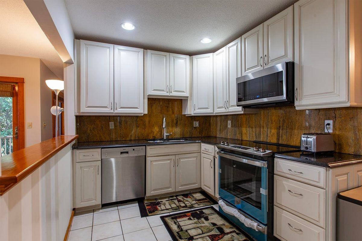 33 Clearwater Dr - Photo 5 of 23