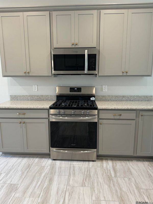 10918 Denali Ave - Photo 3 of 6