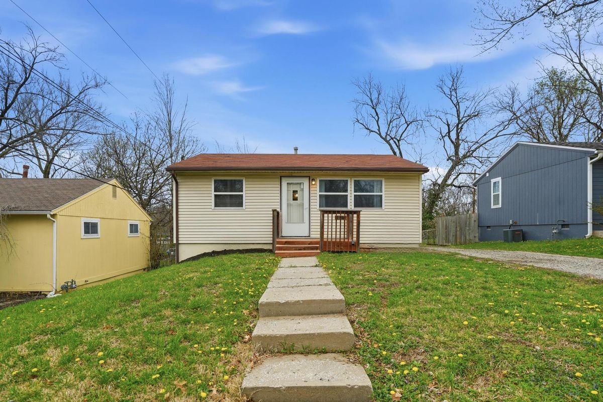 1108 Ne 46th Ter - Photo 2 of 21